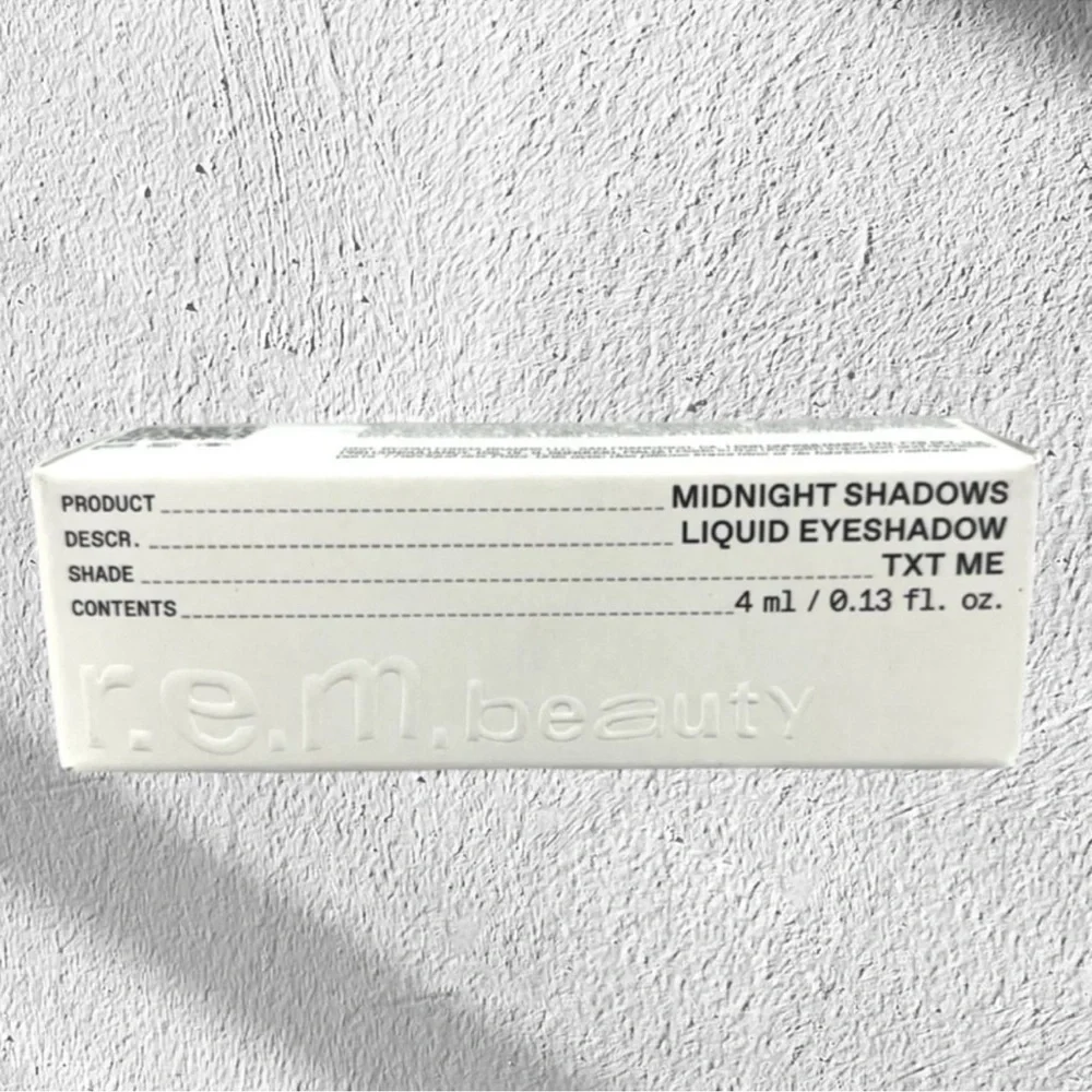 r.e.m. beauty Midnight Shadows Liquid Eyeshadow – Shade: TXT ME